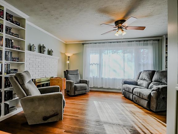 2nd image of 514 N Staats Dr