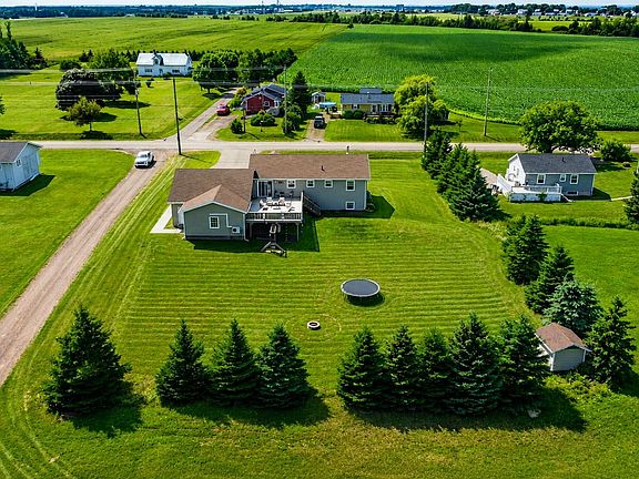 4th image of 207 North Dr