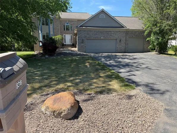 8318 Mill Pointe Ct, Goodrich, MI 48438