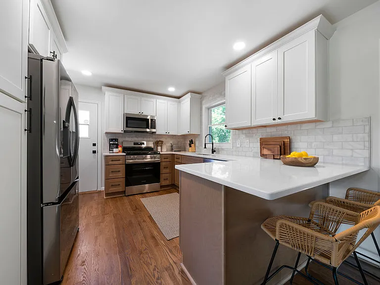 1370 Angus Trl SW — Photo 11