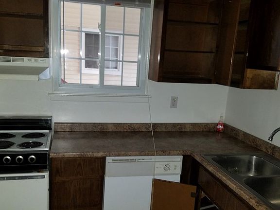 3rd image of 329 Fox Run Ln