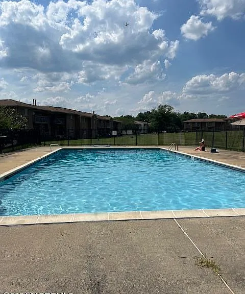 405 Cynthia Ct — Photo 12