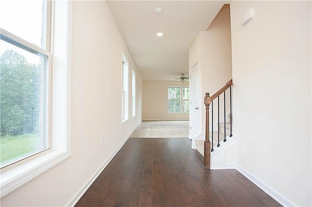 4 bed, 3.5 bath, 2800 sqft, $3,000 — Photo 3