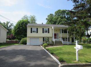 5 Brian Ct, Pequannock, NJ 07440