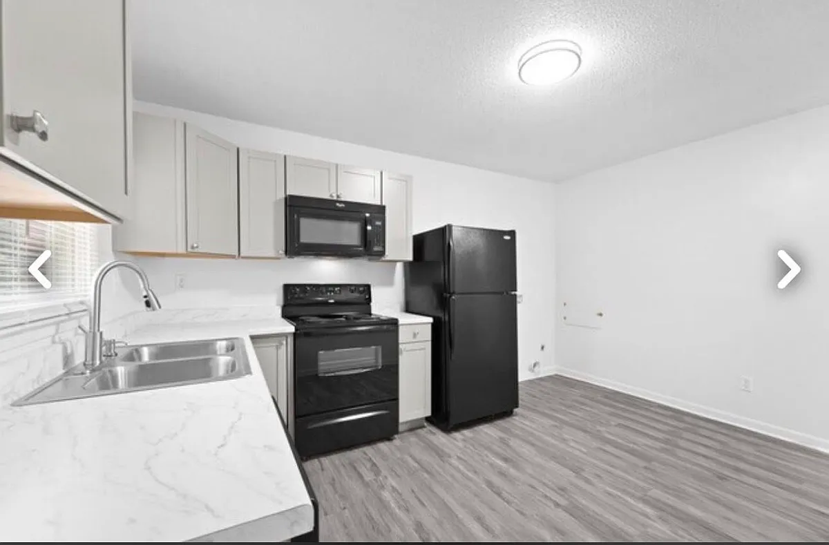 Building Photo - 1008 Trinity St #1