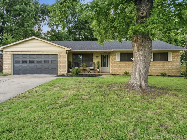 706 W Boston Pl, Broken Arrow, OK 74012