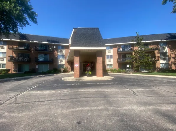 1198 Royal Glen Dr APT 315, Glen Ellyn, IL 60137