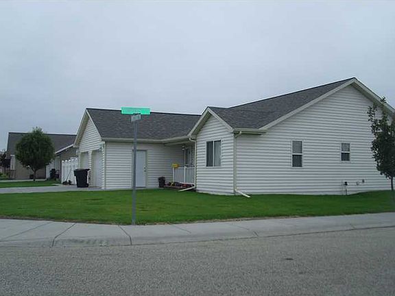 3rd image of 1130 W 1st St