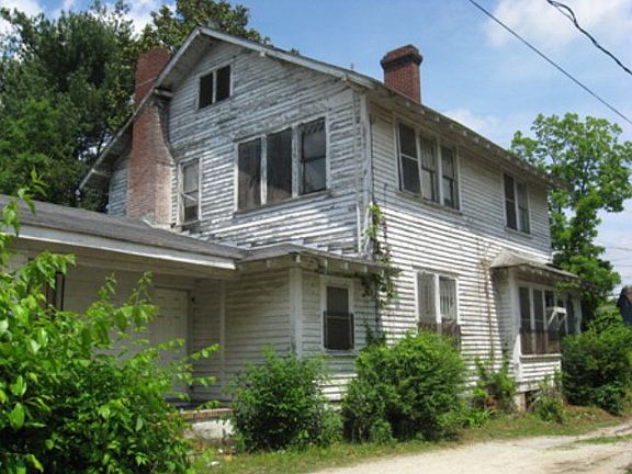 4th image of 1074 Whitman St