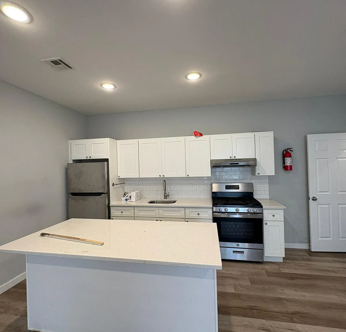 1 bed, $1,636 — Photo 2