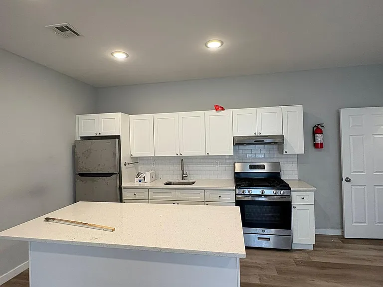 224 Rosa Parks Blvd #302 — Photo 2