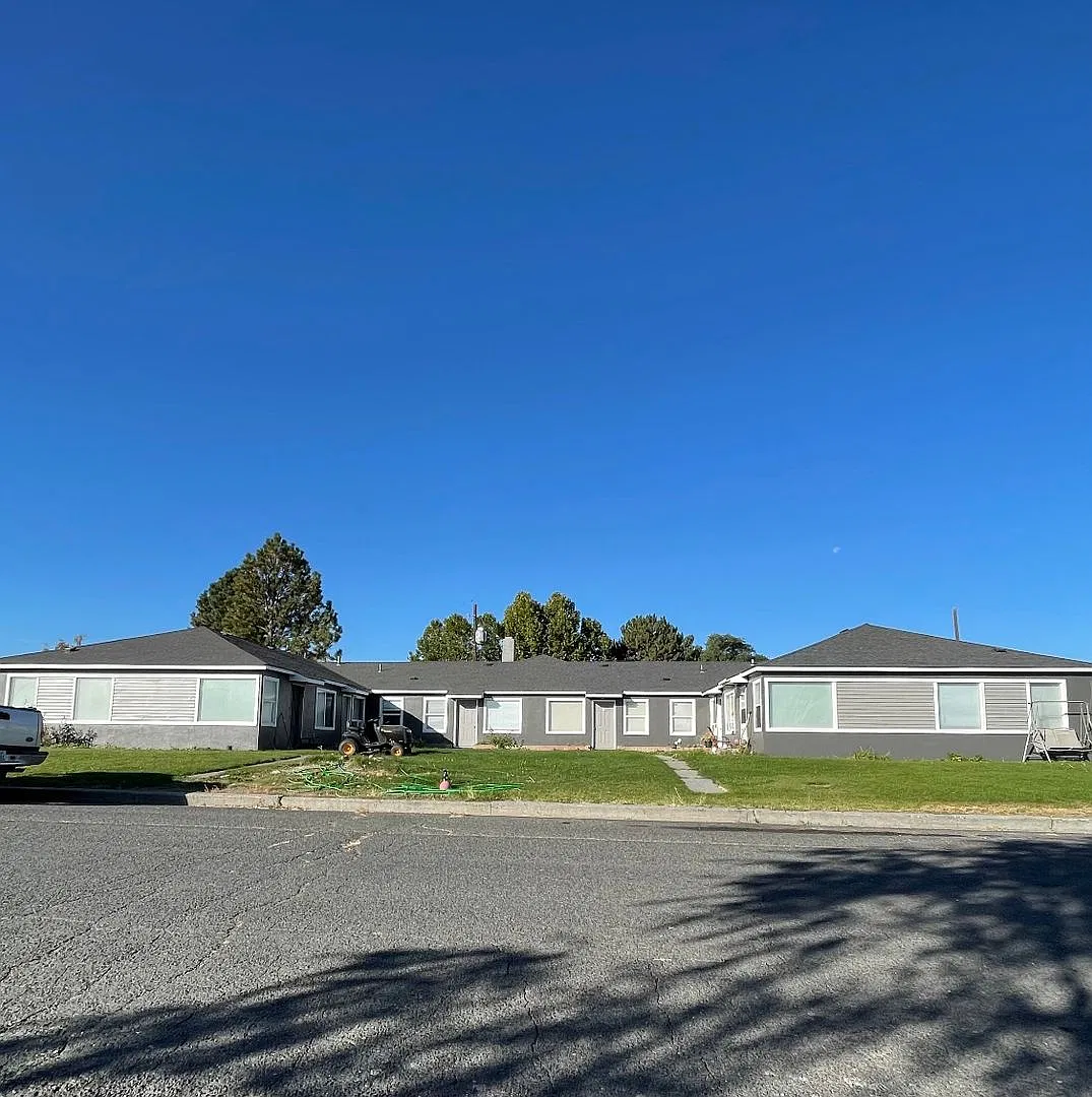 207 & 223 N Hemlock St — Photo 1