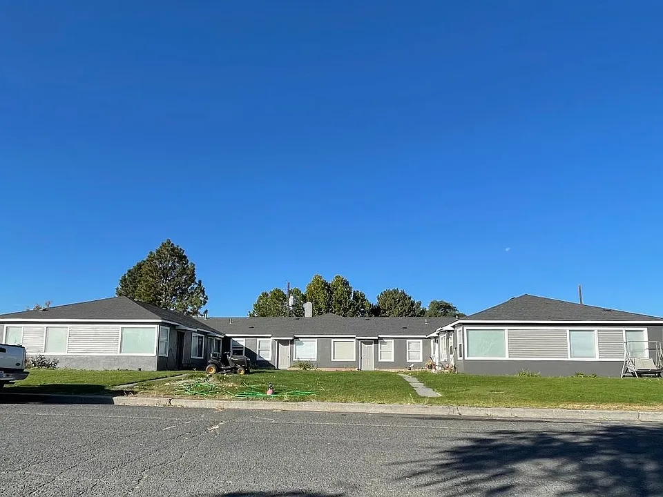 207 & 223 Hemlock St N