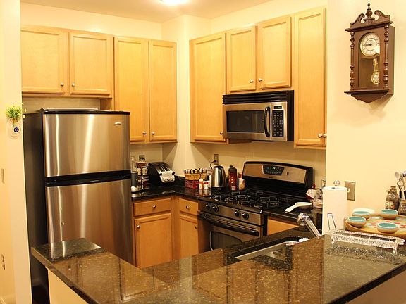 4th image of 2655 Prosperity Ave APT 331