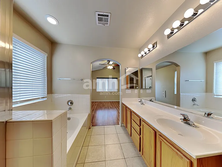 909 Ortega Hill Ln — Photo 11