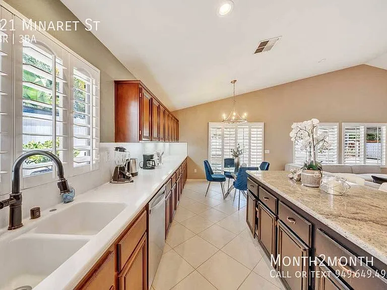 421 Minaret St — Photo 21
