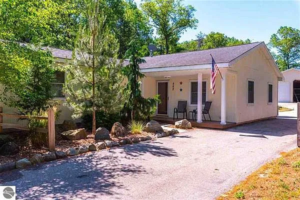 882 Indian Trail Blvd