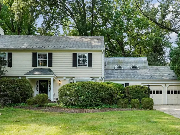8209 Burning Tree Rd, Bethesda, MD 20817