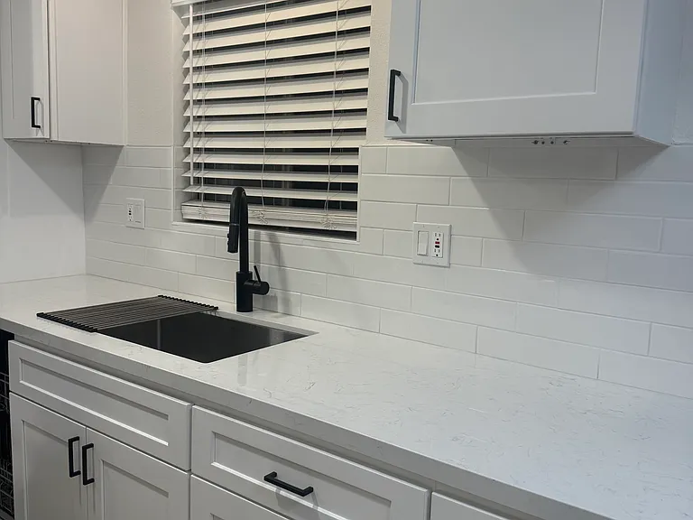 225 S Ventura Rd #84 — Photo 4
