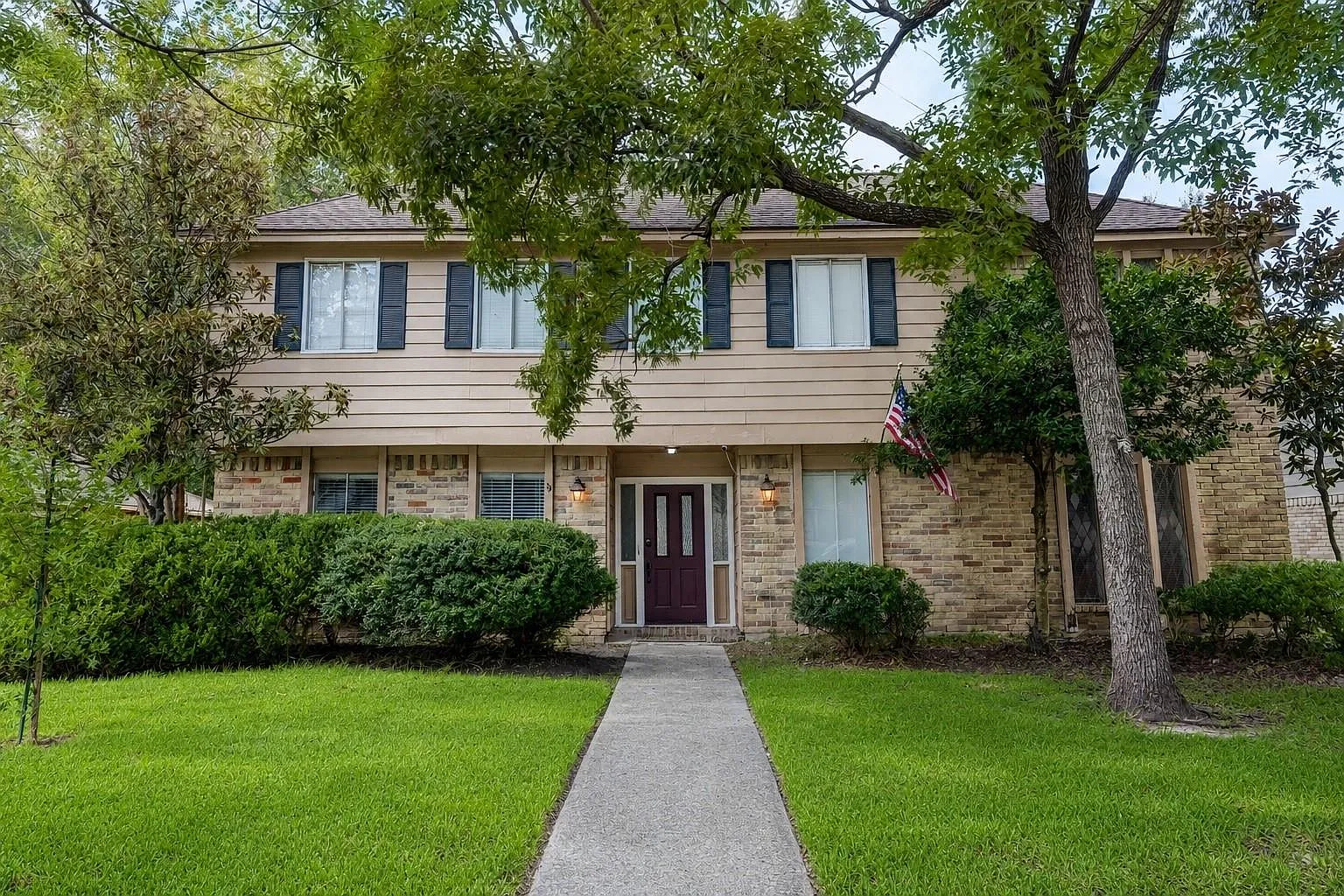 4 bed, 2.5 bath, 2684 sqft, $3,000 — Photo 1