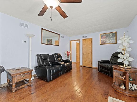 5th image of 708 E Bellevista Dr