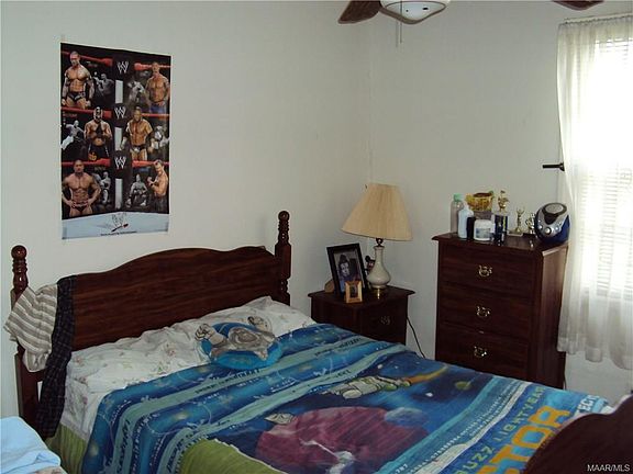 2nd image of 2642 W Edgemont Ave