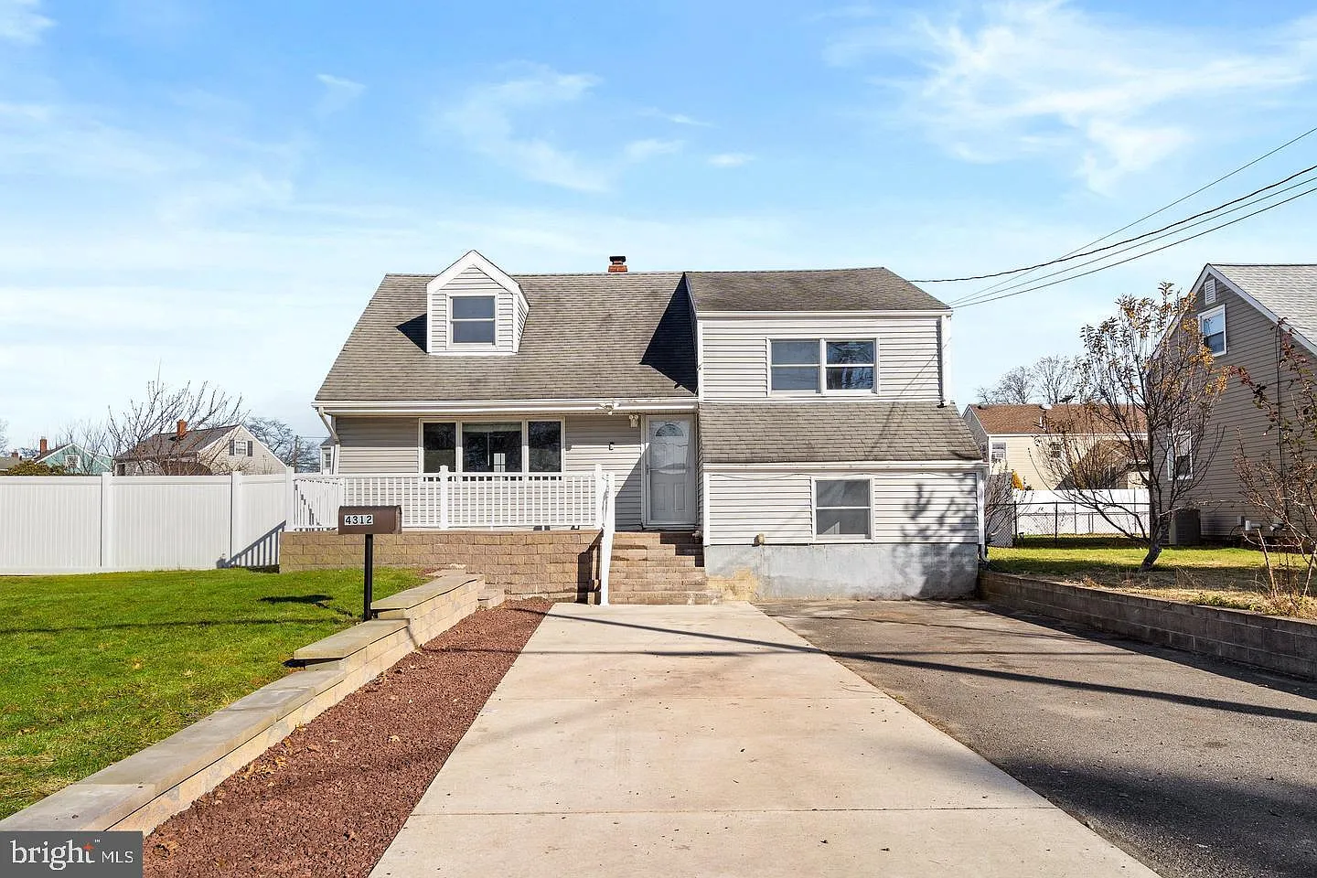 3 bed, 2.0 bath, 1496 sqft, $3,500 — Photo 2