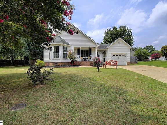 2nd image of 9 Fieldcrest Ct