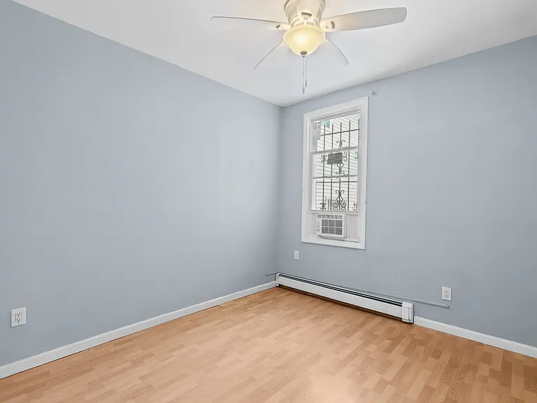 16 Hinsdale Pl — Photo 9