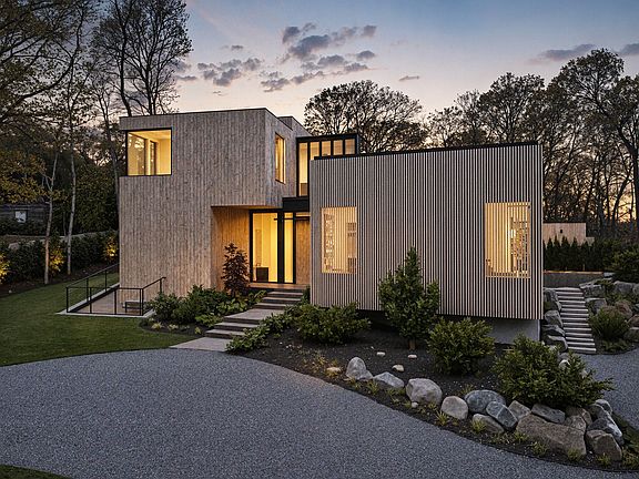 3rd image of 8 Heatherwood Ln