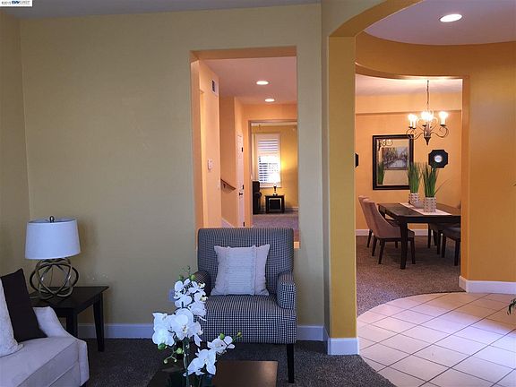 3rd image of 5596 Creekview Dr