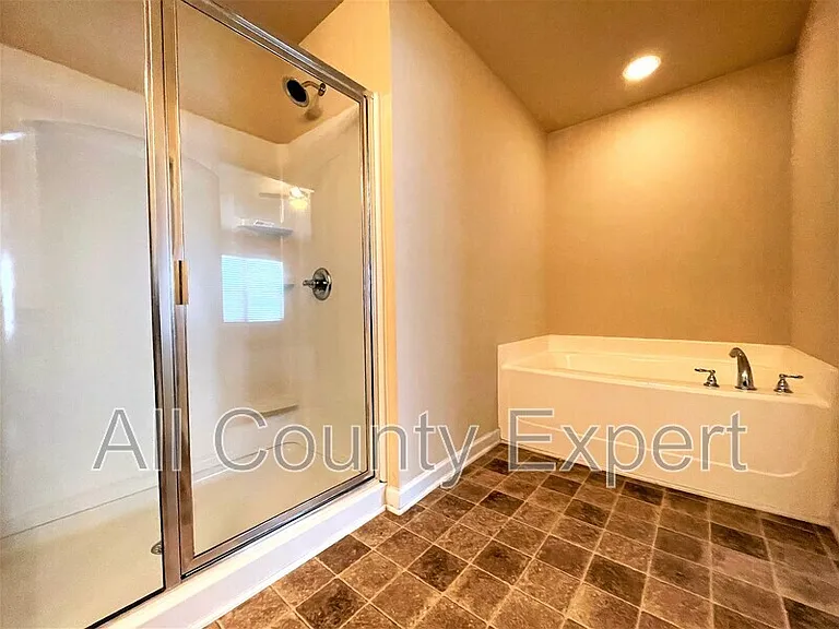 220 Bobbie Way — Photo 13