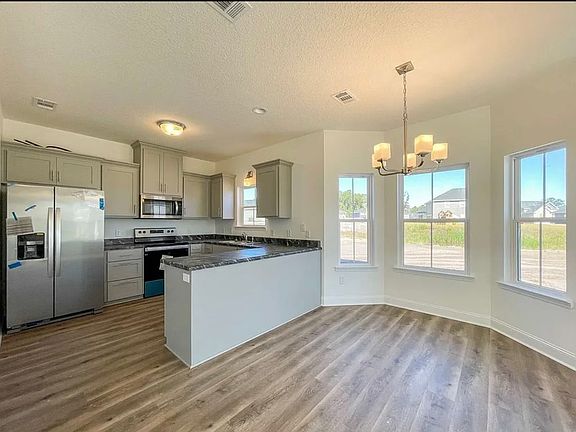 5th image of 476 Meloney Dr