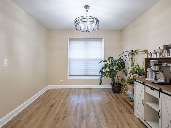 5th image of 259 Laurel Ln