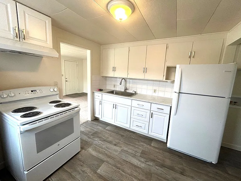 939 Alder Ave — Photo 4