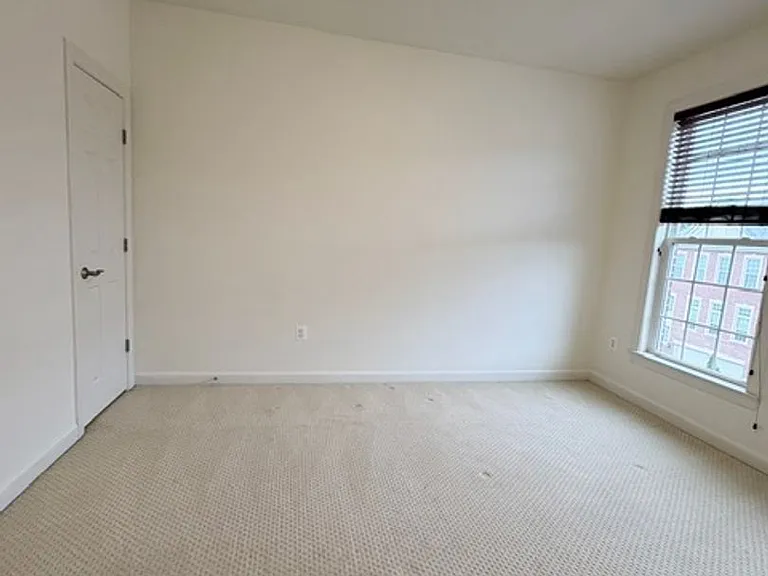 121 Autumn View Dr — Photo 34