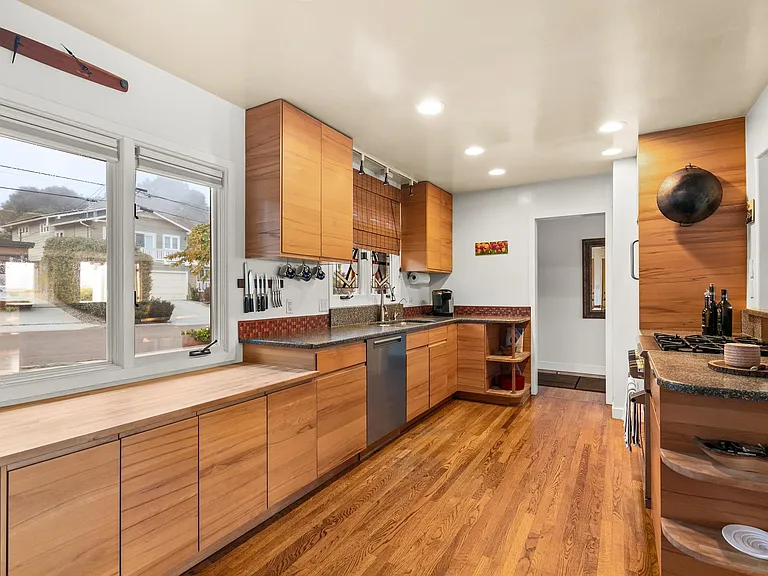 541 Tarento Dr — Photo 3