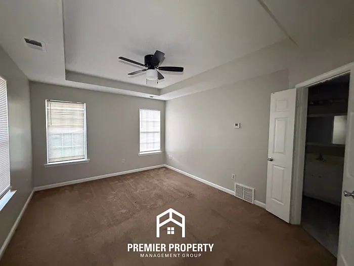 7823 Wolf Hollow Dr — Photo 10