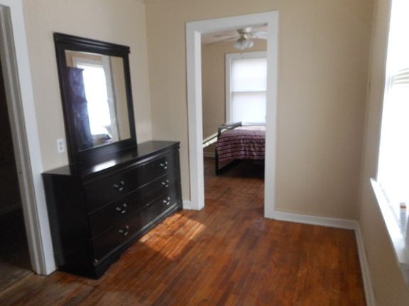 5th image of 807 S Burdick St