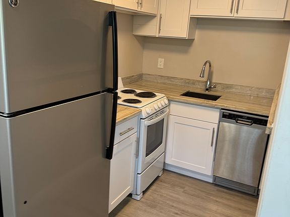4th image of 4640 22nd Ave NE #7
