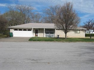 1208 Pebble St, Bowie, TX 76230