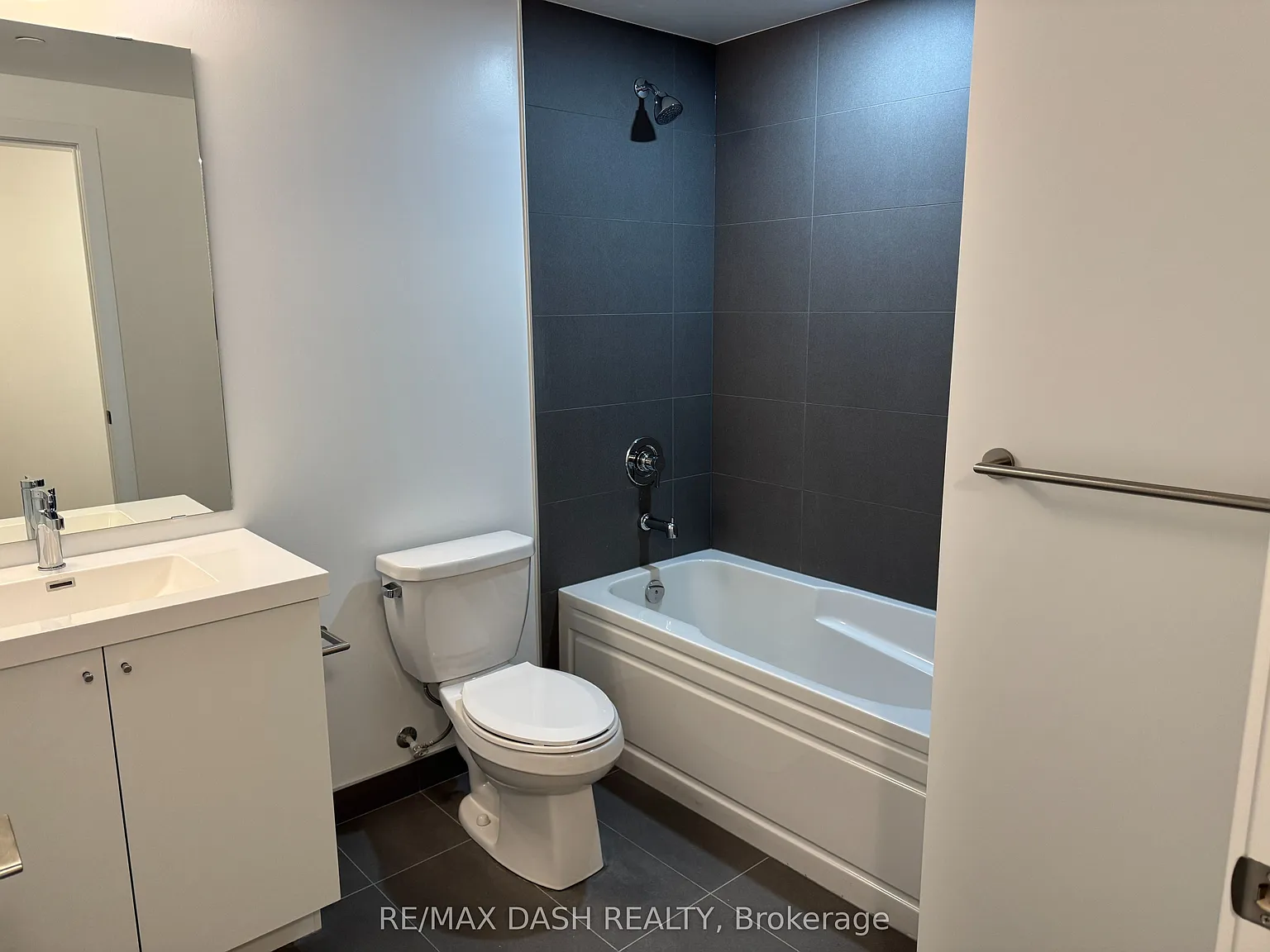 3 bed, $2,835 — Photo 2