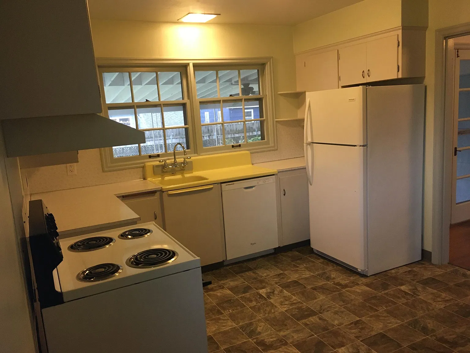 3 bed, 2432 sqft, $3,000 — Photo 3