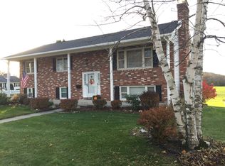 7 Eric Dr, Pittsfield, MA 01201