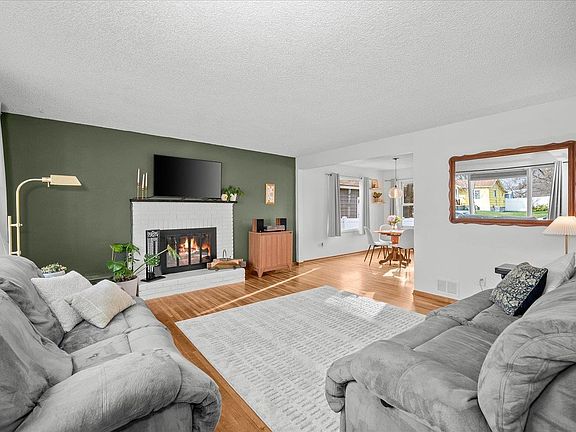 4th image of 5423 N Lincoln St