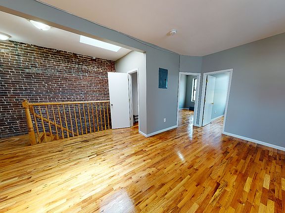 5th image of 25 Port Richmond Ave #2