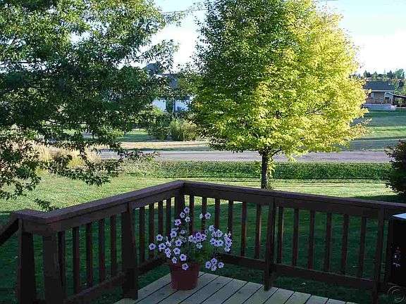 4th image of 39070 Lakeview Dr