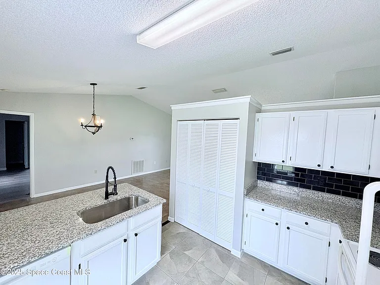 1112 Malone St NW — Photo 5