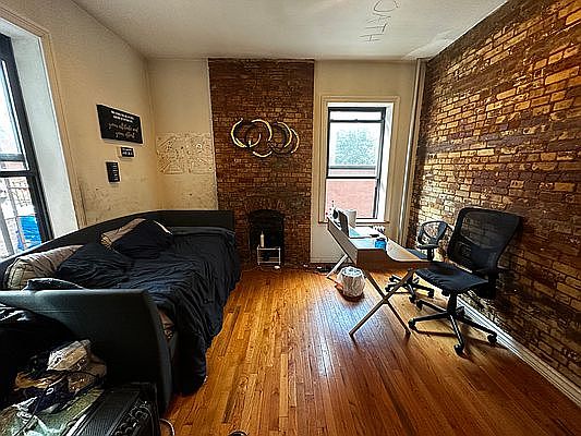 2nd image of 2305 2nd Ave APT 23