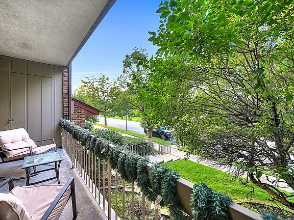 3rd image of 4145 W 93rd Pl APT 1E
